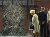 La reina Isabel II frente al Trono de Hierro
