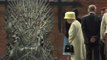La reina Isabel II frente al Trono de Hierro
