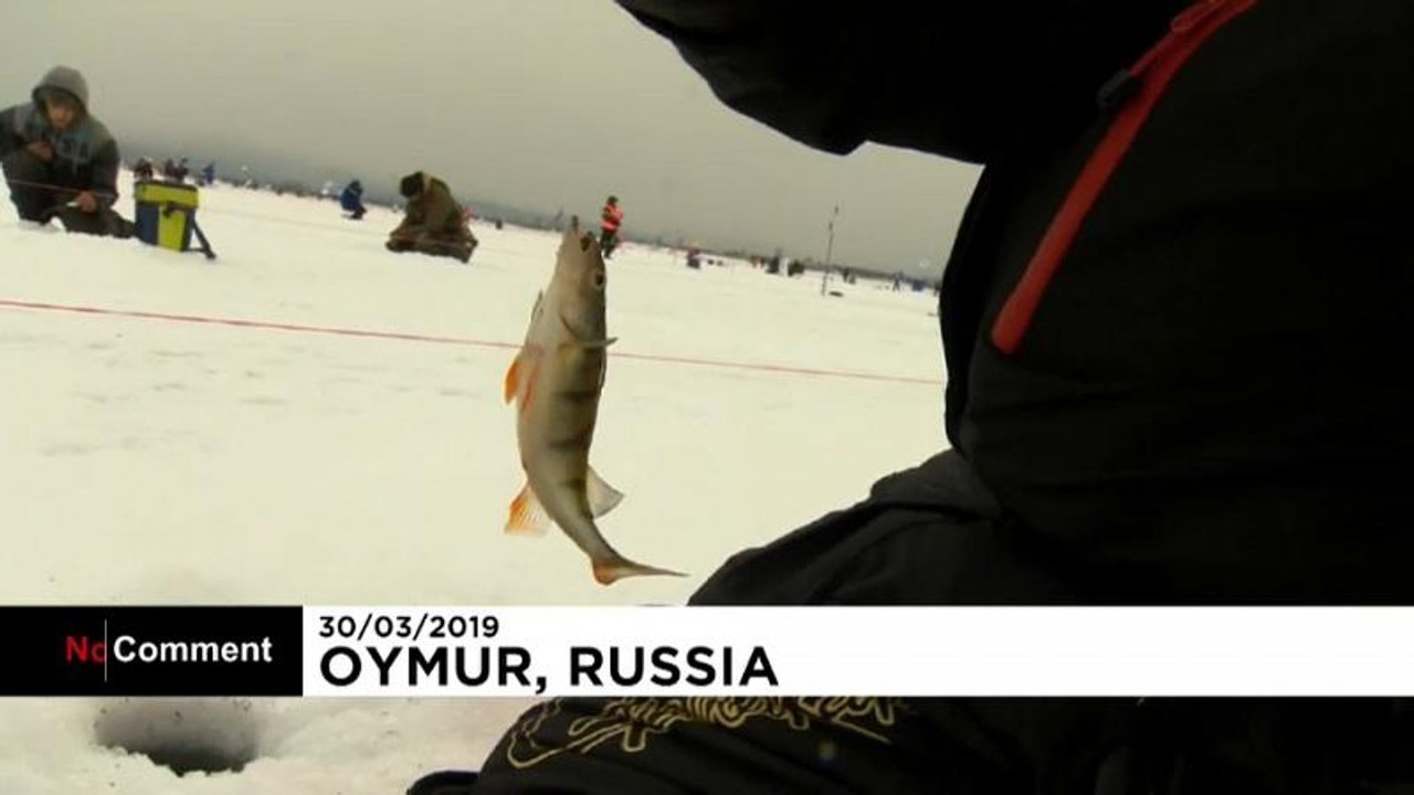 شاهد.. 1500 صياد يشاركون بتحدي صيد السمك في مياه بحيرة بايكال المتجمدة