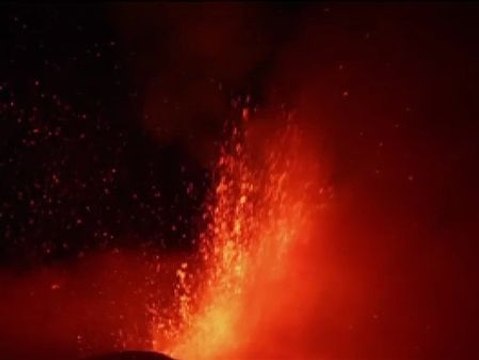 EL volcán Etna entra en erupción