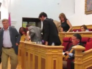 Concejales del PP se van del pleno de Toledo cuando iba a intervenir la madre de una niña con cáncer
