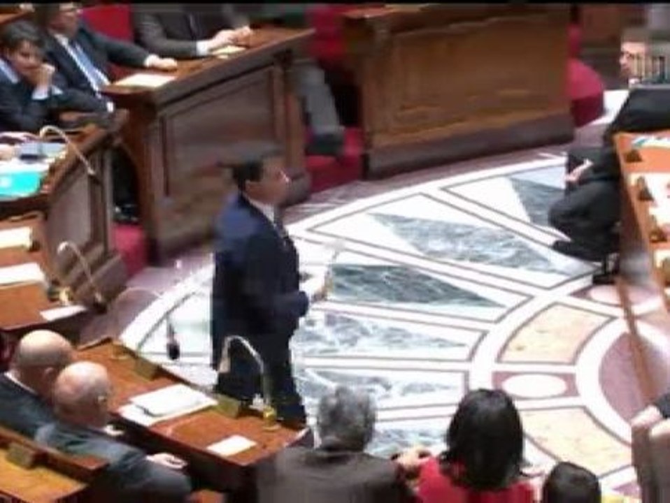 Manuel Valls propone reducir el déficit público y fusionar regiones para reducir su número a la mitad