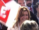 Susana Díaz, increpada por miembros de la PAH a la salida de un mitin del PSOE en Huelva