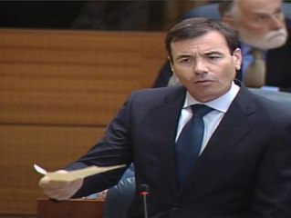 Ignacio González asegura que la política social del PSOE consiste en "asaltar supermercados y ocupar fincas"