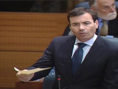 Ignacio González asegura que la política social del PSOE consiste en asaltar supermercados y ocupar fincas