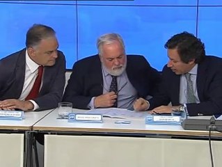 Cañete seguirá siendo ministro al menos una semana más, según el PP