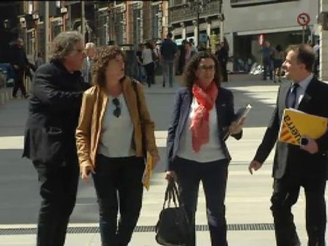 Marta Rovira (ERC) buscó y consiguió el saludo de Rajoy y Sáenz de Santamaría