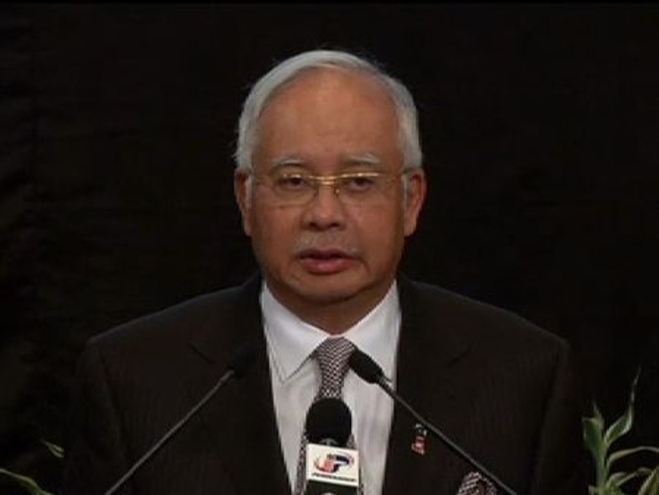 El avión desaparecido se habría estrellado en medio del Océano Índico