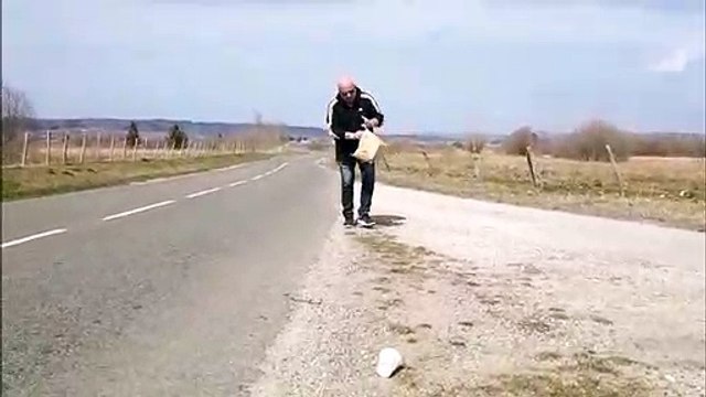 Un habitant de Granges-Narboz lassé de ramasser les détritus sur le chemin menant au lac des Granges