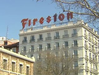 El mítico cartel madrileño de Firestone no volverá a brillar
