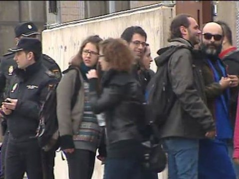 Comienza el juicio contra los acusados de asediar el Parlamento catalán