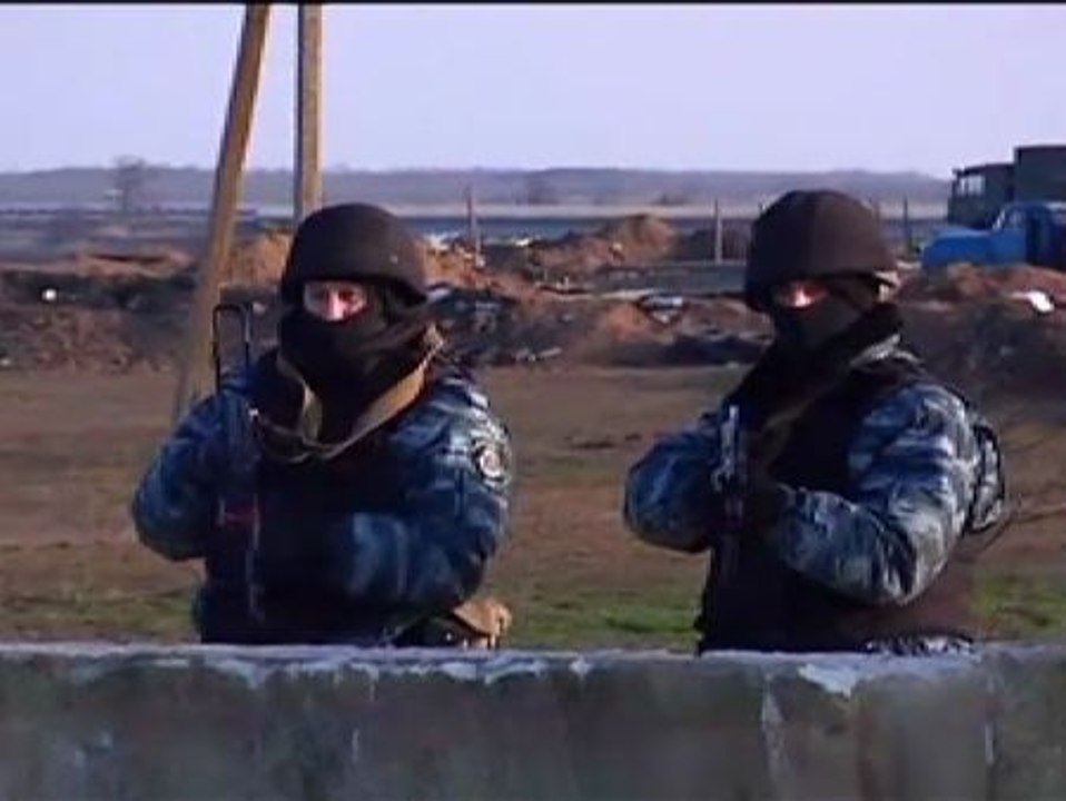 Tropas rusas abren fuego al aire en una base naval ucraniana