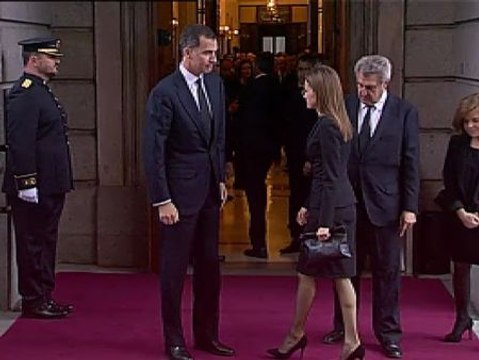 Los Príncipes de Asturias llegan a la capilla ardiente de Alfonso Suárez