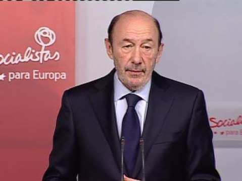 Rubalcaba lamenta que Suárez no haya podido sentir cómo día a día crecía su reconocimiento