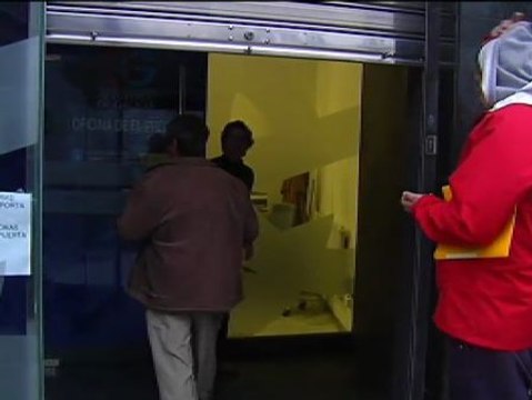 El paro baja en febrero por primera vez desde el inicio de la crisis