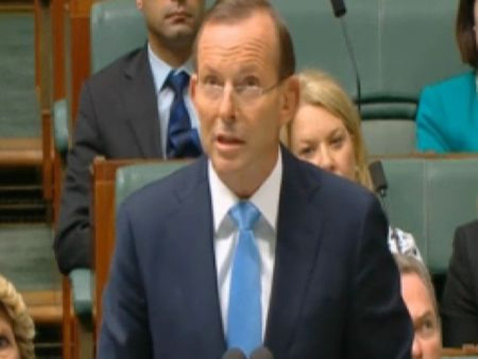 Hallan dos posibles restos del avión desaparecido