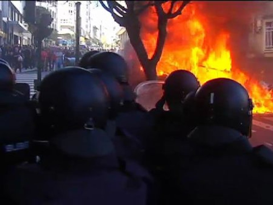 Fuertes disturbios en la manifestación de pescadores en Santiago