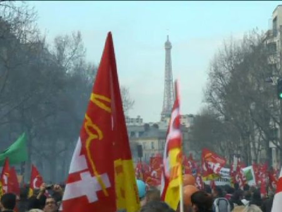 Manifestación en París por las reformas económicas del presidente Hollande