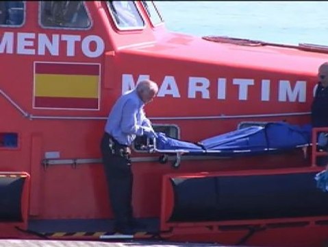 Encuentran dos cadáveres del naufragio de un arrastrero en Galicia