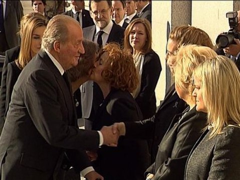 Frío saludo del Rey a Pilar Manjón