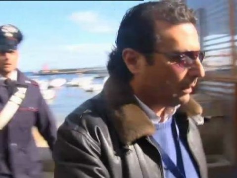 El capitán del Costa Concordia vuelve a subir al barco dos años después de la tragedia