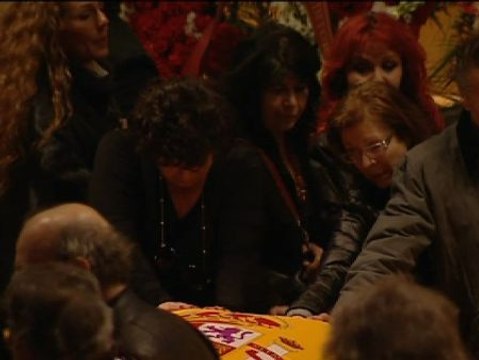 Emoción y dolor en la capilla ardiente de Paco de Lucía en Madrid