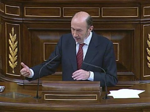 Rajoy a Rubalcaba: Yo no puedo mentir por usted porque no puedo competir; me considero muy inferior a usted