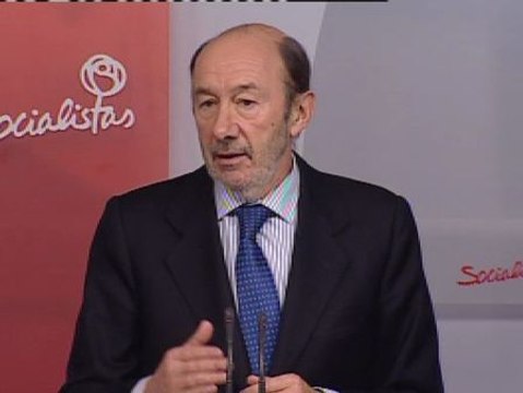 Rubalcaba a Rajoy: Hable y explíquenos este asunto de la financiación ilegal del PP