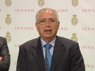 Imbroda propone contratar azafatas de bienvenida para inmigrantes