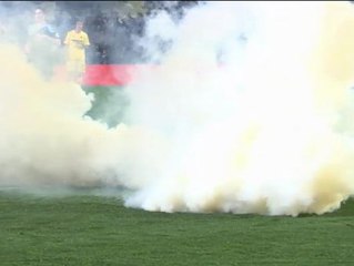 Una granada de gas lacrimógeno obliga a suspender el Villarreal-Celta