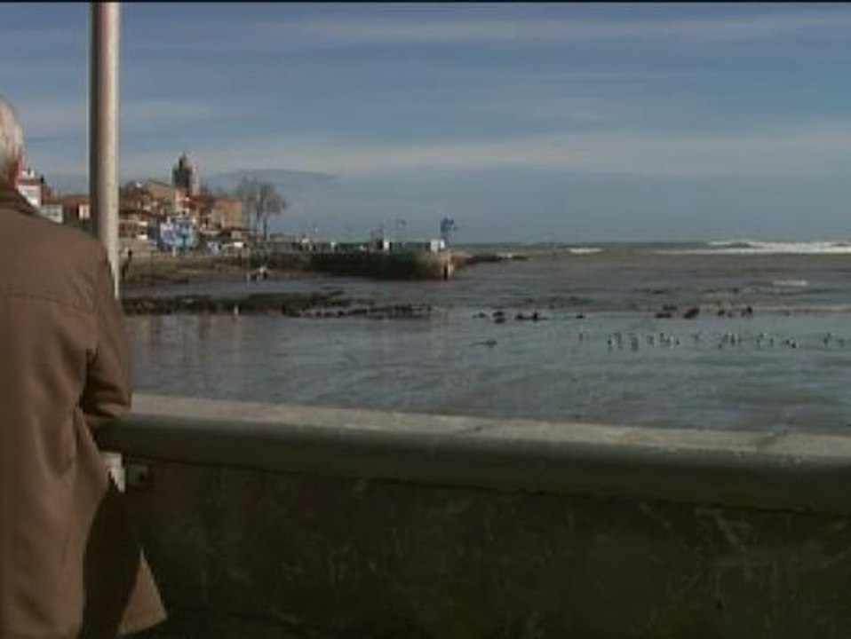 Olas de hasta 9 metros provocan importantes destrozos en Luanco