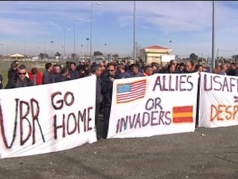 Los trabajadores de la base de Morón piden más empleo