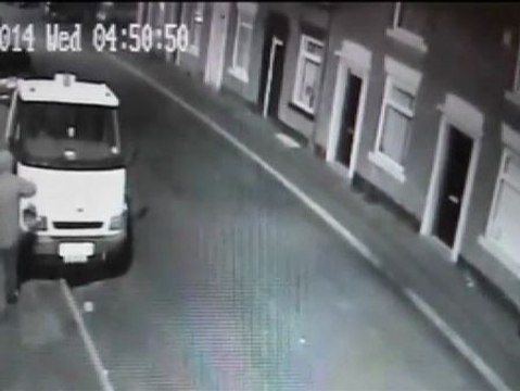 Un pirómano se prende fuego a sí mismo
