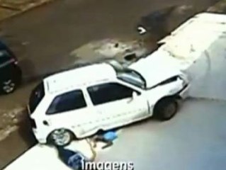 Un niño y su abuela sobreviven a un violento atropello en Brasil