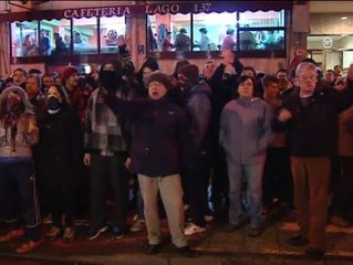Tensión entre los vecinos del Gamonal y los antidisturbios en la quinta noche de protesta