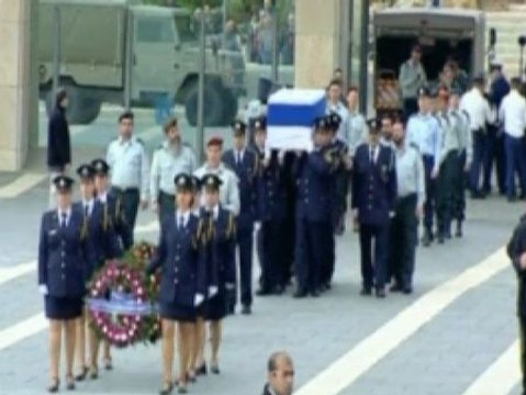 El féretro de Ariel Sharon descansa frente al Parlamento israelí
