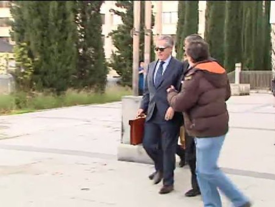 Blesa sale del juzgado sin medidas cautelares y con protección policial