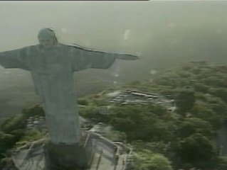 Un rayo daña la estatua del Cristo Redentor de Río de Janeiro
