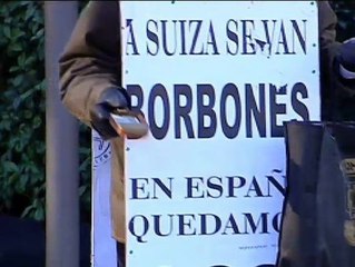 Pancarta contra la monarquía: "A Suiza se van Borbones"