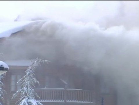 Un incendio calcina el Hotel Lodge de Sierra Nevada