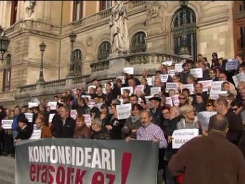 La izquierda abertzale protesta contra la Operación Jaque
