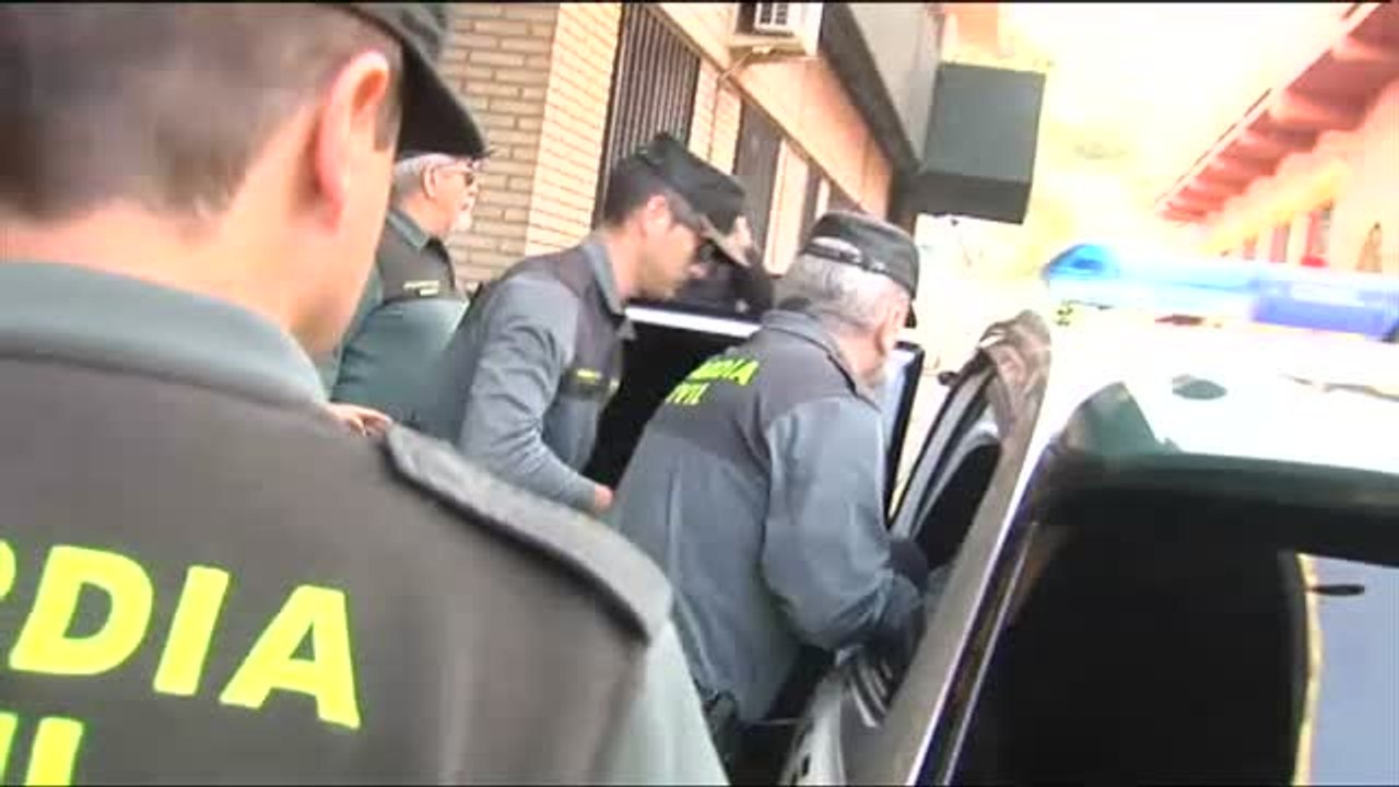 Gritos contra Bernardo Montoya durante su traslado: "¡Cabrón, agacha la cabeza!"