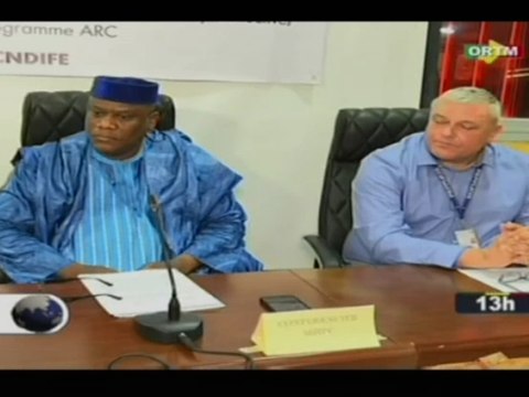 ORTM/L'organisation Think Peace organise une conférence débat sur la collaboration entre force de sécurité et les jeunes du district de Bamako