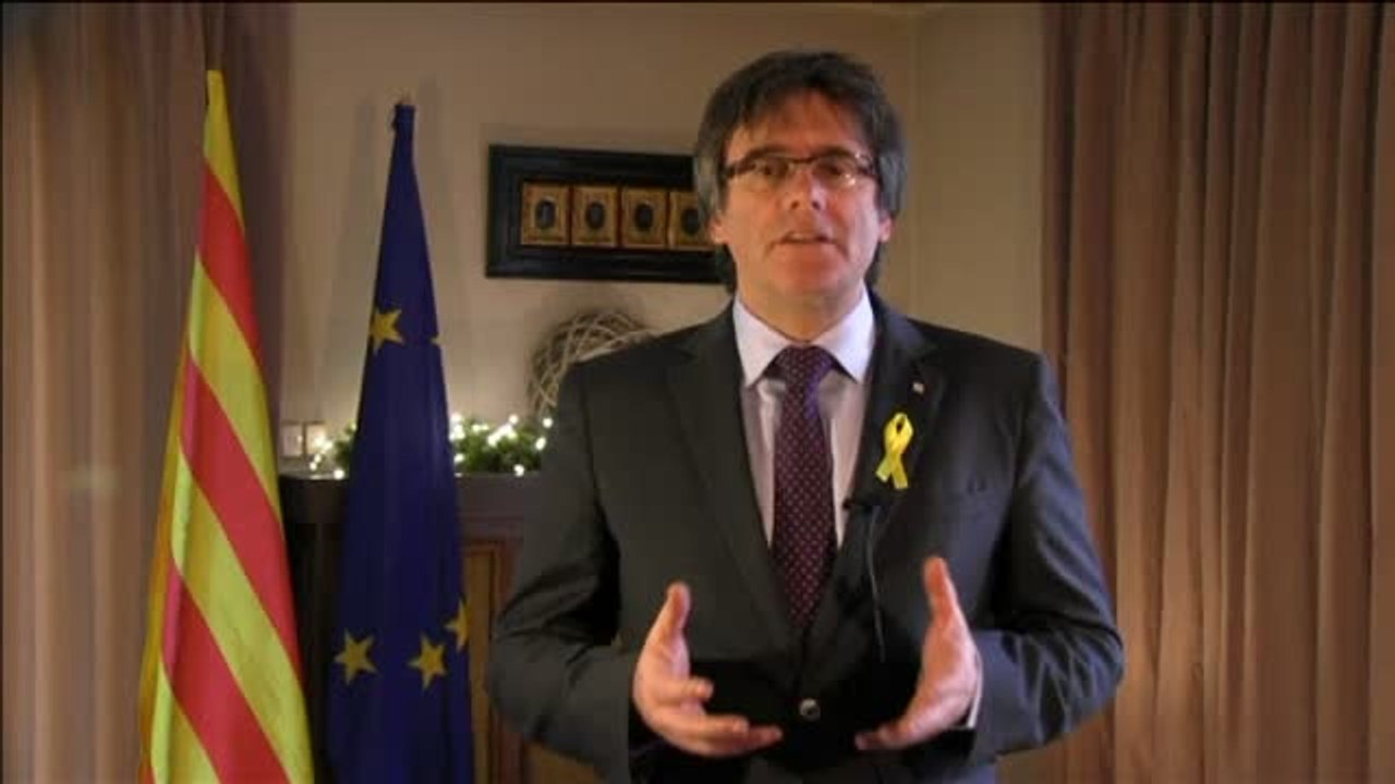 Puigdemont exige a Rajoy "aceptar" el 21-D y empezar "la era del diálogo y la negociación"