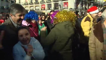 Cientos de personas asisten al último ensayo de las uvas