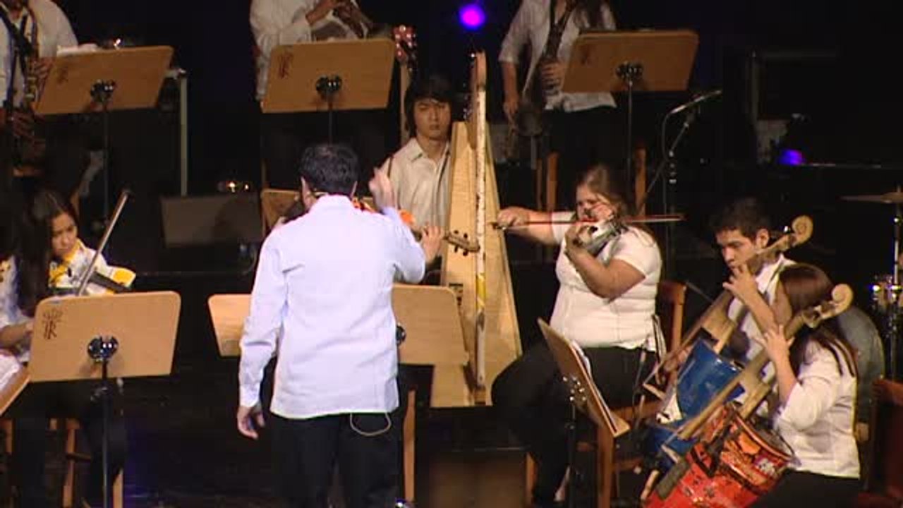 Una orquesta de Paraguay reutiliza materiales desechables para crear sus instrumentos musicales