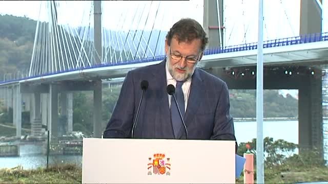 Rajoy cierra el 2017 apelando a tender puentes que unen y no separen
