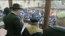 Miles de judíos rezan para que llegue la lluvia a Israel