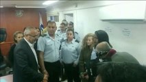 La adolescente palestina que abofeteó a un soldado hebreo, ante un tribunal militar de Israel