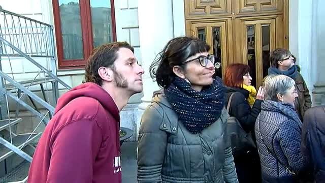 Un millar de personas se concentran en Reus por el arresto de los dos concejales de la CUP